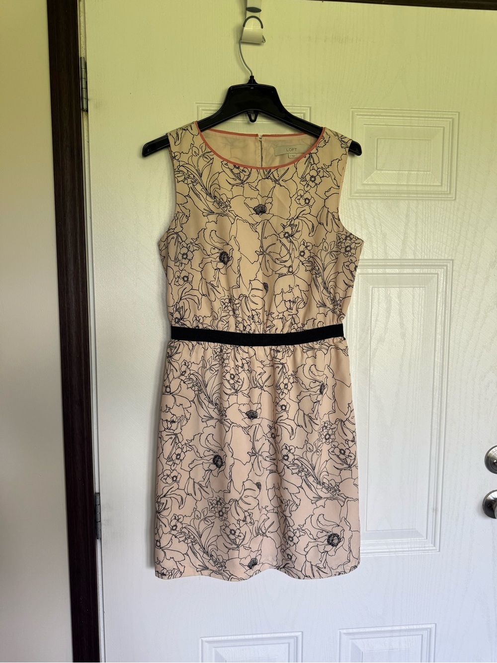 2 for $20 sale: LOFT sleeveless black and cream floral print contrasting belt